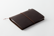 Load image into Gallery viewer, TRAVELER’S notebook/ PASSPORT size/ BROWN