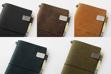 Załaduj obraz do przeglądarki galerii, TRAVELER’S notebook 016 Pen holder* kolory
