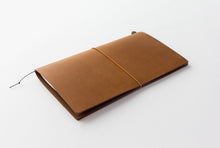 Załaduj obraz do przeglądarki galerii, Traveler's notebook/ Regular size/ CAMEL