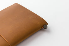 Załaduj obraz do przeglądarki galerii, Traveler's notebook/ Regular size/ CAMEL