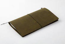 Załaduj obraz do przeglądarki galerii, Traveler's notebook/ Regular size/ OLIVE