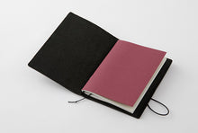 Load image into Gallery viewer, TRAVELER’S notebook/ PASSPORT size/ BLACK
