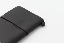 Load image into Gallery viewer, TRAVELER’S notebook/ PASSPORT size/ BLACK
