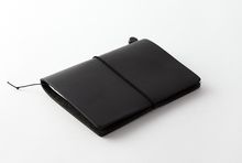 Load image into Gallery viewer, TRAVELER’S notebook/ PASSPORT size/ BLACK
