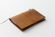 Załaduj obraz do przeglądarki galerii, TRAVELER’S notebook/ PASSPORT size/ CAMEL

