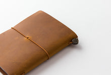 Załaduj obraz do przeglądarki galerii, TRAVELER’S notebook/ PASSPORT size/ CAMEL
