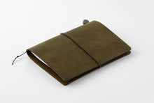 Cargar imagen en el visor de la galería, TRAVELER’S notebook/ PASSPORT size/ OLIVE
