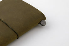 Cargar imagen en el visor de la galería, TRAVELER’S notebook/ PASSPORT size/ OLIVE
