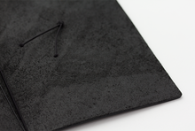 Załaduj obraz do przeglądarki galerii, Traveler's notebook/ Regular size/ BLACK

