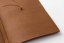 Załaduj obraz do przeglądarki galerii, Traveler's notebook/ Regular size/ CAMEL
