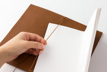 Załaduj obraz do przeglądarki galerii, Traveler's notebook/ Regular size/ CAMEL

